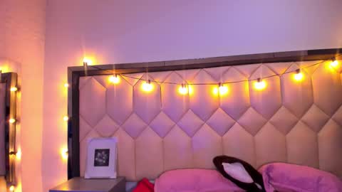 scarlethbigbug online show from January 5, 5:27 pm