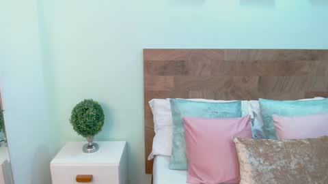 scarlet  online show from April 25, 12:41 pm