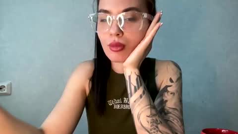 scarletpetal online show from February 3, 9:19 am