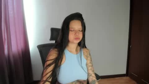 scarletrosee27 online show from May 4, 4:33 pm