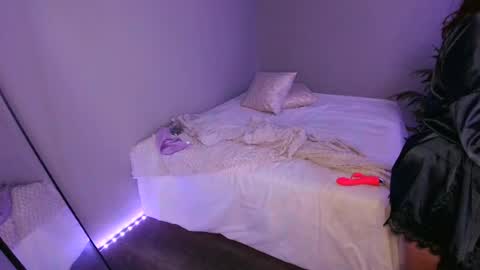 ScarletSways Room thickpussy milf teasing faceless online show from August 8, 5:54 pm