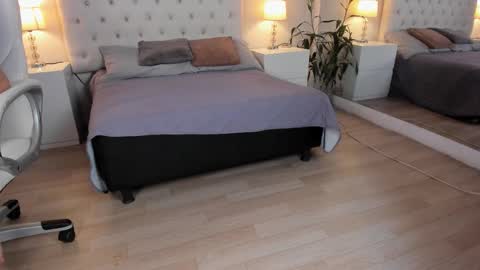 Bunny  online show from December 15, 1:05 pm