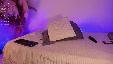 scarlet  online show from March 4, 12:23 pm