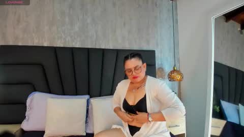 Snapshot of scarlett_monroe_1 chatting on October 17, 11:35 am scarlett_monroe_1 online show from October 17, 11:35 am