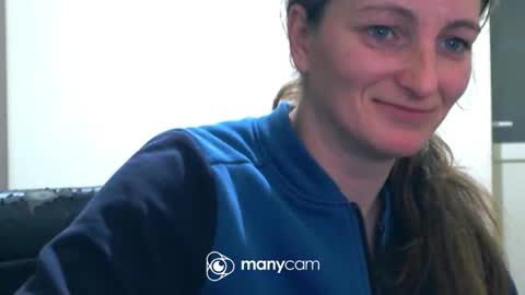 Snapshot of scarlett_queen01 chatting on February 26, 4:08 am scarlett_queen01 online show from February 26, 4:08 am