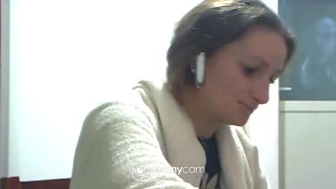 Snapshot of scarlett_queen01 chatting on October 2, 3:22 am scarlett_queen01 online show from October 2, 3:22 am