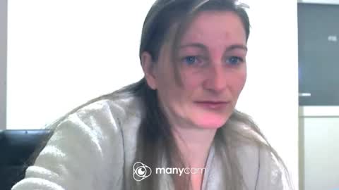 Snapshot of scarlett_queen01 chatting on February 23, 5:06 am scarlett_queen01 online show from February 23, 5:06 am