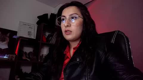 Snapshot of scarlett_sen chatting on October 15, 3:25 pm Mistress Scarlett online show from October 15, 3:25 pm