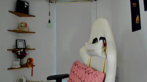 Snapshot of scarlettmalbec chatting on December 2, 10:43 pm Scarlett online show from December 2, 10:43 pm