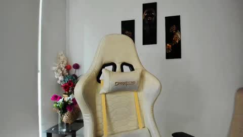 Snapshot of scarlettmalbec chatting on February 13, 9:17 pm Scarlett online show from February 13, 9:17 pm