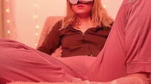 Anni online show from December 22, 9:11 am