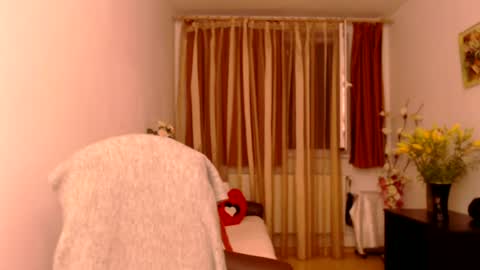 SecretRosemary online show from June 21, 6:45 pm