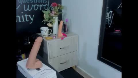 selena_bieber69 online show from November 10, 1:28 pm