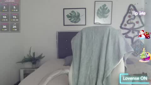 Snapshot of selena_hotmilf chatting on December 30, 6:05 pm Selena online show from December 30, 6:05 pm