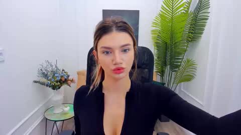 Snapshot of selenaemoore chatting on September 11, 3:40 am selenaemoore online show from September 11, 3:40 am