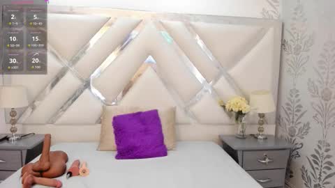 Selena reyess online show from September 19, 8:30 pm