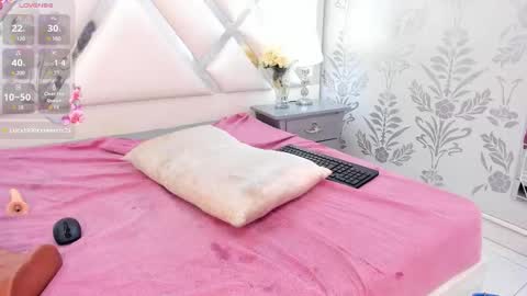 Selena reyess online show from September 12, 10:28 pm