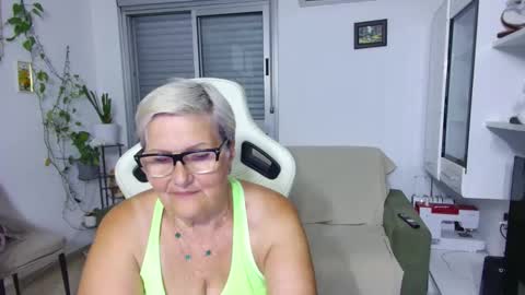 Selenna online show from June 4, 5:28 pm