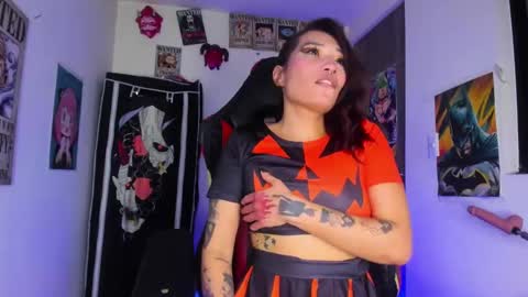 Snapshot of selina_kyl3 chatting on October 2, 11:43 pm Selinna Kyle online show from October 2, 11:43 pm