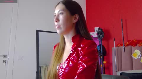 Snapshot of sellashine chatting on September 29, 1:43 am Nicole online show from September 29, 1:43 am