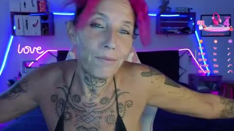 Selvaggia Del Caribe online show from October 8, 4:33 pm