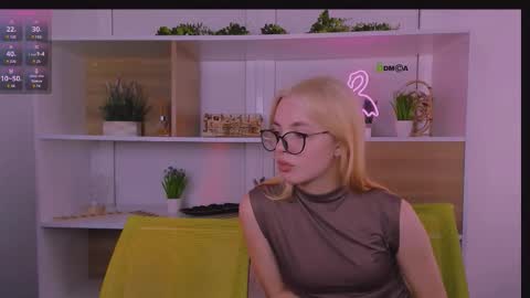 Snapshot of sendi_cais chatting on October 16, 9:01 am Sendi online show from October 16, 9:01 am