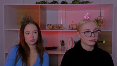 Snapshot of sendi_cais chatting on October 15, 8:50 am Sendi online show from October 15, 8:50 am