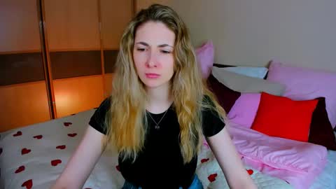 sensitiveheartt online show from February 27, 11:32 am