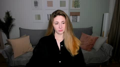 sensitiveheartt online show from April 11, 4:40 am