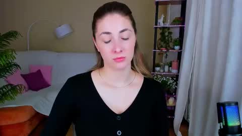 sensitiveheartt online show from October 10, 6:18 am