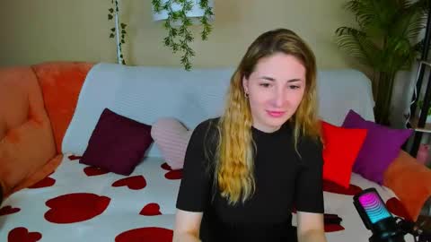 sensitiveheartt online show from March 25, 7:39 pm