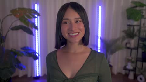 Snapshot of sensualcherry_ chatting on December 6, 12:23 am Maria- OF sensual bee online show from December 6, 12:23 am