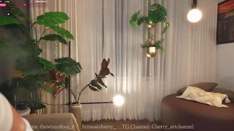 Snapshot of sensualcherry_ chatting on October 2, 11:54 pm Maria- OF sensual bee online show from October 2, 11:54 pm