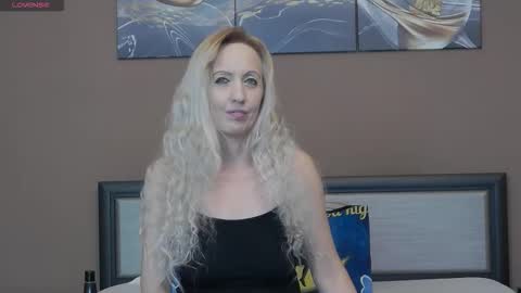 Snapshot of sensualwoman4u chatting on October 5, 3:50 pm Tina online show from October 5, 3:50 pm