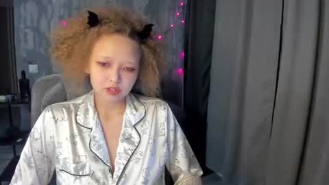 senya_sol online show from June 27, 10:49 pm