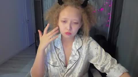 senya_sol online show from July 2, 9:21 pm