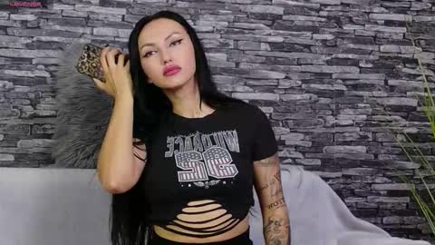 Snapshot of serayalux chatting on October 10, 6:02 pm serayalux online show from October 10, 6:02 pm