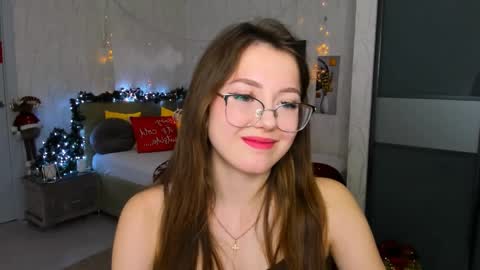 Snapshot of sereneflame chatting on January 11, 10:29 am Ophelia online show from January 11, 10:29 am