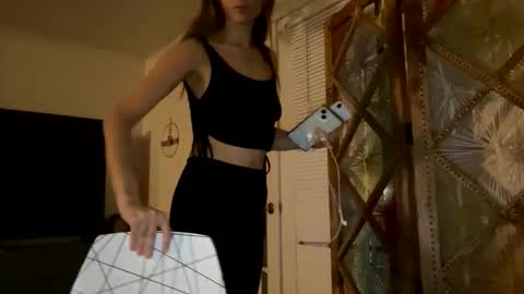 serenityroseee online show from May 21, 9:51 am