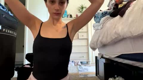 serenityroseee online show from May 15, 5:26 pm