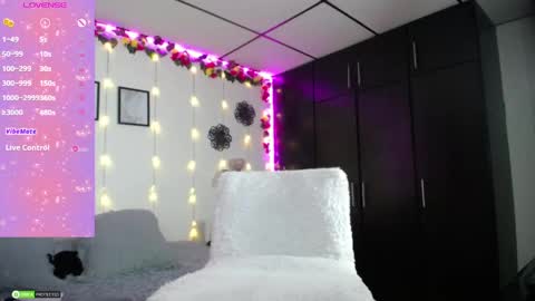 Lili online show from April 18, 7:07 pm