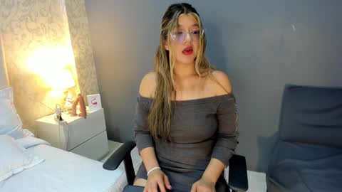 Snapshot of sexmilla_ chatting on December 28, 8:25 pm My name is sexmilla Dont forget to follow me online show from December 28, 8:25 pm