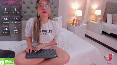 Snapshot of sexmilla_ chatting on January 25, 8:42 pm My name is sexmilla Dont forget to follow me online show from January 25, 8:42 pm