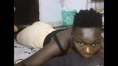 Snapshot of sexqueen02 chatting on February 23, 12:37 am sexqueen02 online show from February 23, 12:37 am