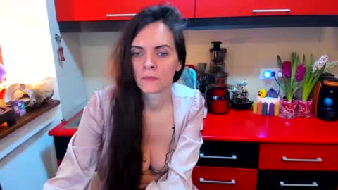 Snapshot of sexqueen1111 chatting on February 22, 2:39 am sexqueen1111 online show from February 22, 2:39 am