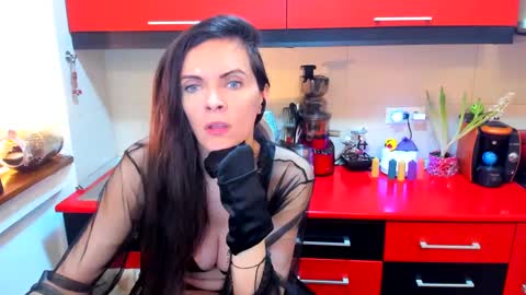 Snapshot of sexqueen1111 chatting on February 16, 3:05 pm sexqueen1111 online show from February 16, 3:05 pm