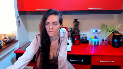 Snapshot of sexqueen1111 chatting on February 20, 8:25 pm sexqueen1111 online show from February 20, 8:25 pm