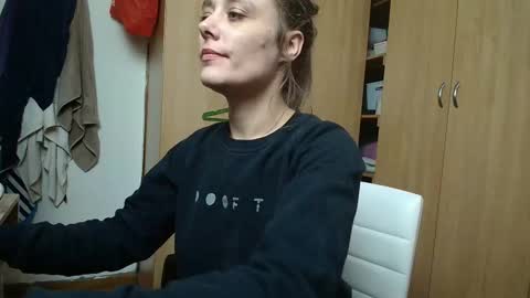 Snapshot of sexxxycrystali chatting on October 16, 11:46 am sexxxycrystali online show from October 16, 11:46 am