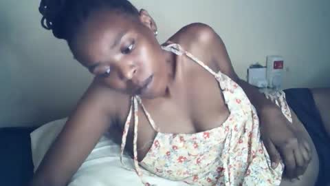 sexxy_curvy23 online show from April 25, 8:17 pm