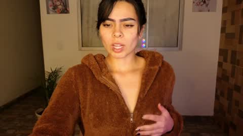 Snapshot of sexxylady__ chatting on February 5, 11:06 pm Angie online show from February 5, 11:06 pm
